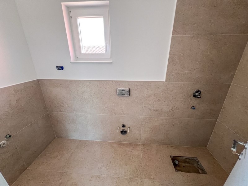 Modern csempézett fürdőszoba