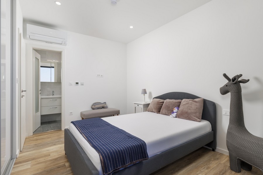 Hálószoba franciaággyal és saját fürdőszoba