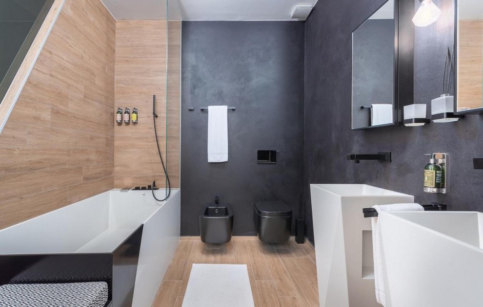 Modern fürdőszoba káddal, bidével és dupla mosdóval