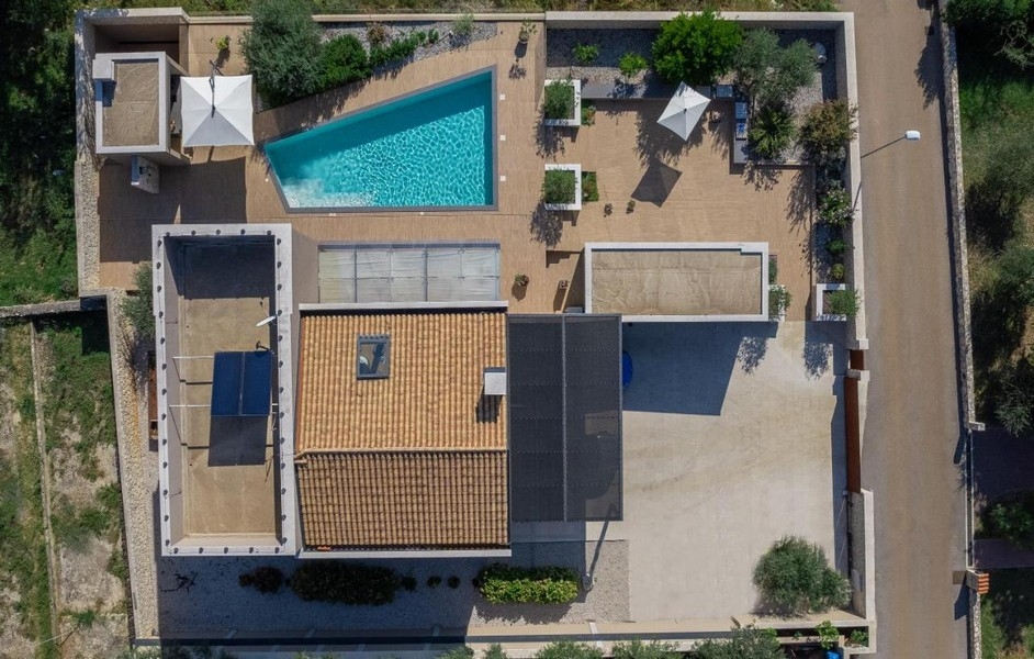 A H3644 luxusvilla madártávlatból Umag közelében, Isztria - Panoráma cserkészet.