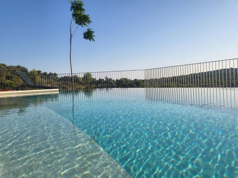 A horvátországi H3645 luxusingatlan úszómedencéje - Panorama Scouting.