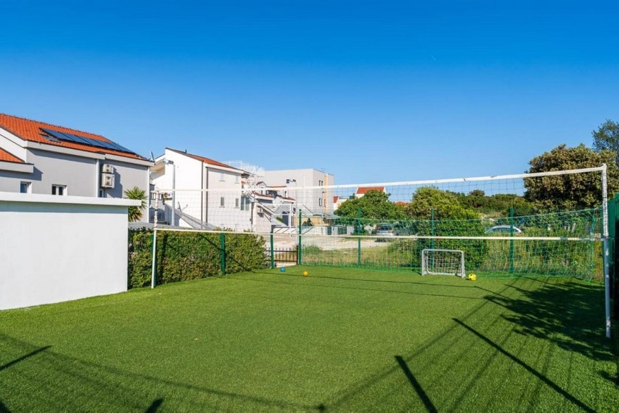 Nagy hálószoba további ülőhellyel