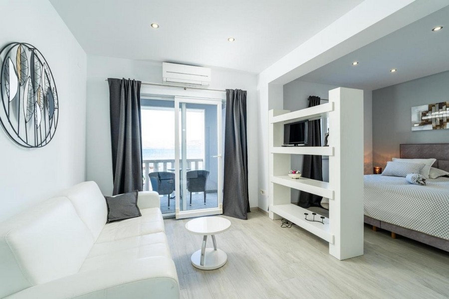 Konyhára néző nappali és étkező