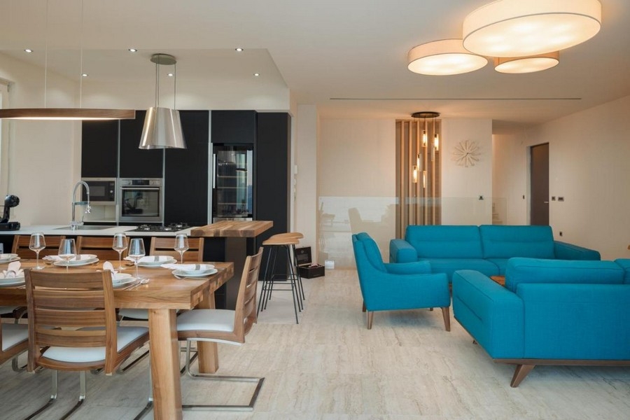 Nyitott nappali konyhával és étkezővel