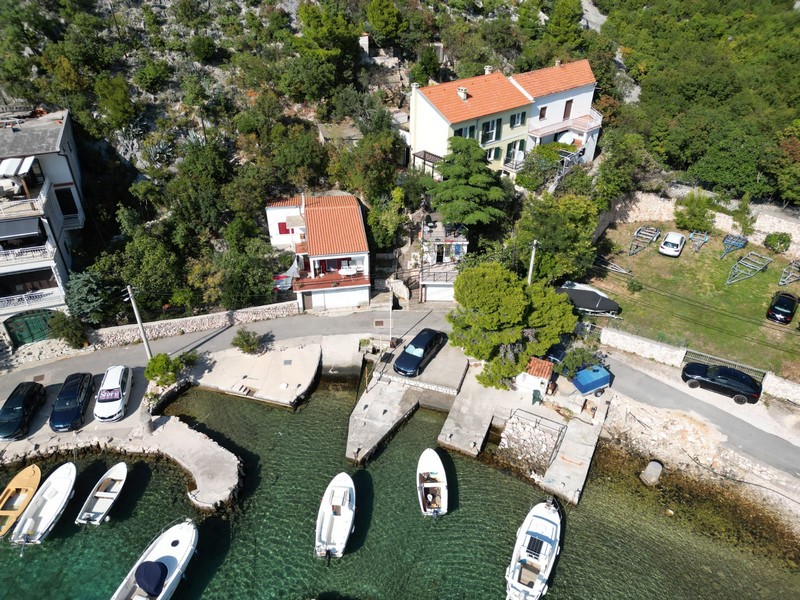 Vásároljon házat a tenger mellett Horvátországban, Senj közelében.