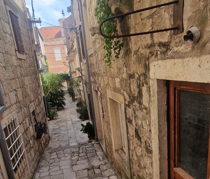 Utca, ahol a H3678 dalmát ingatlan található Horvátországban.