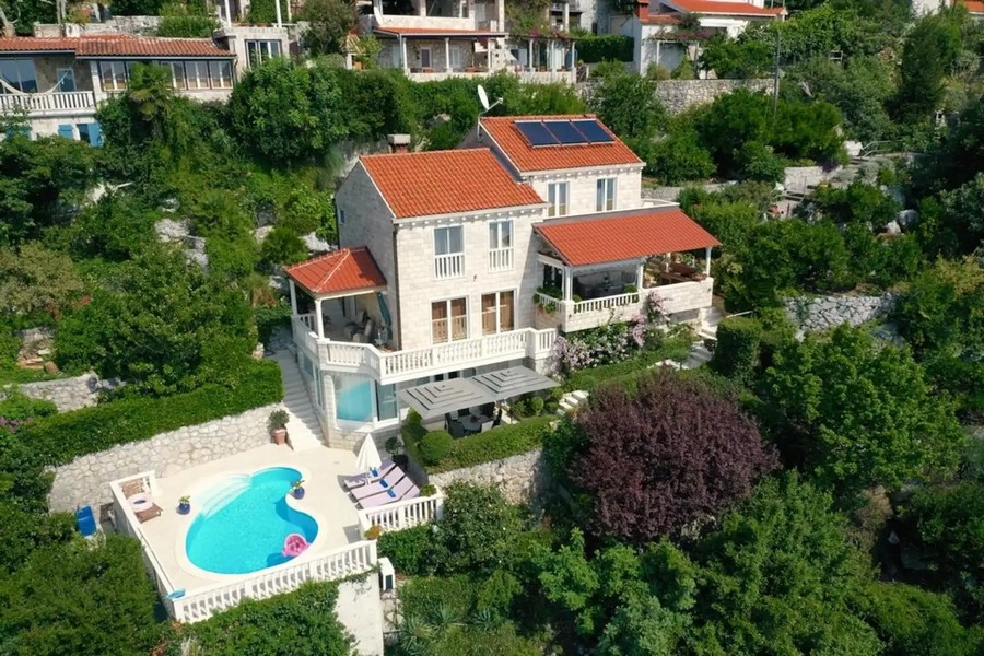 Luxus villa medencével Dubrovnik közelében, Horvátországban.