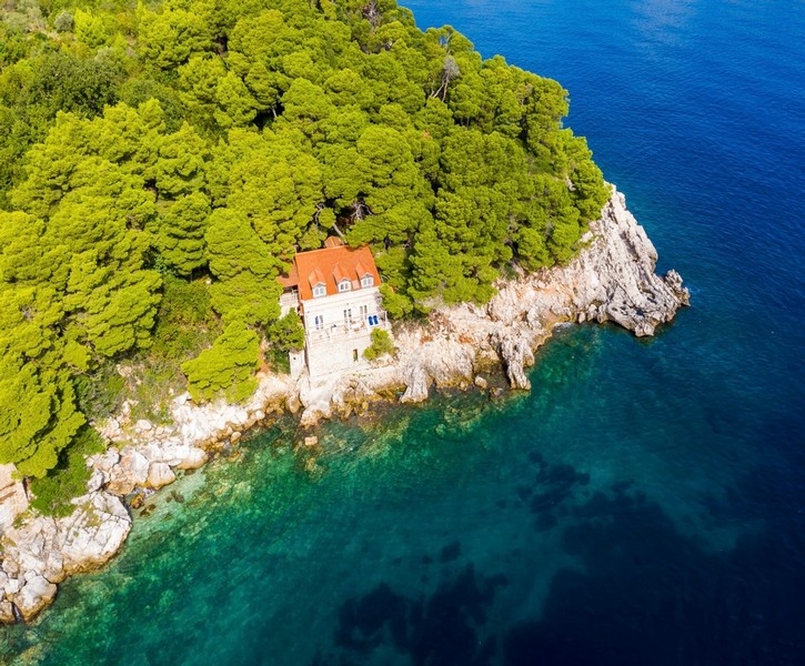 Villa Horvátországban közvetlenül a tenger mellett, fenyőerdővel - H3695 ingatlan