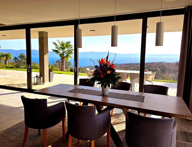 Tengerre néző étkező - H3699 ingatlan