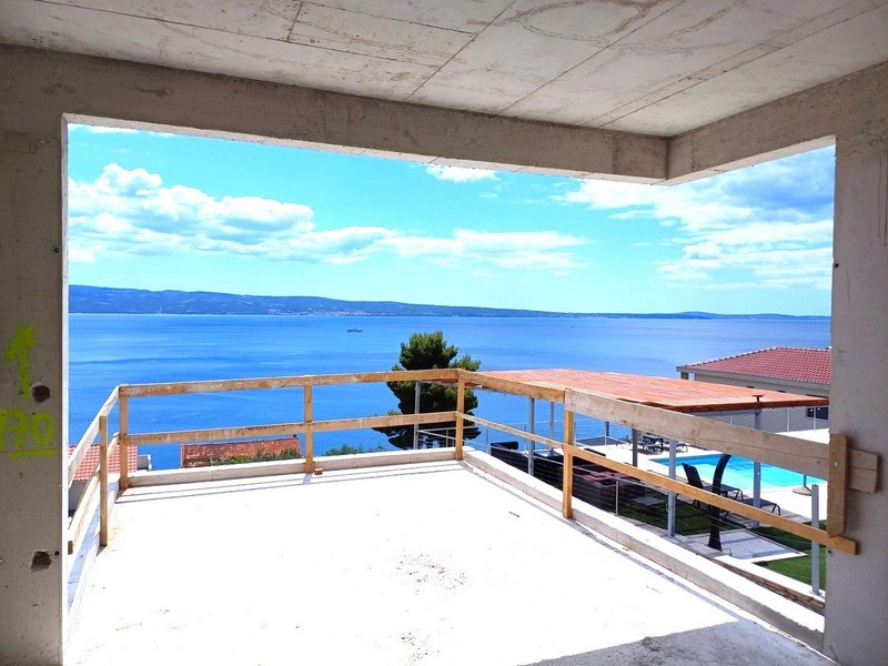 Panorámás kilátás a tengerre a H3719 ingatlanról Horvátországban.