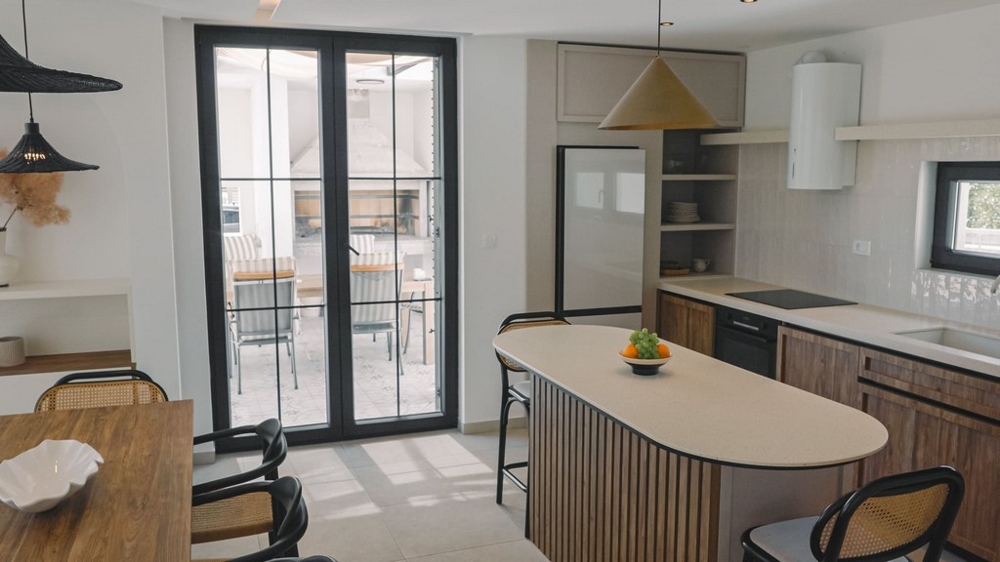 A H3720 villa konyhája és étkezője Dalmáciában.