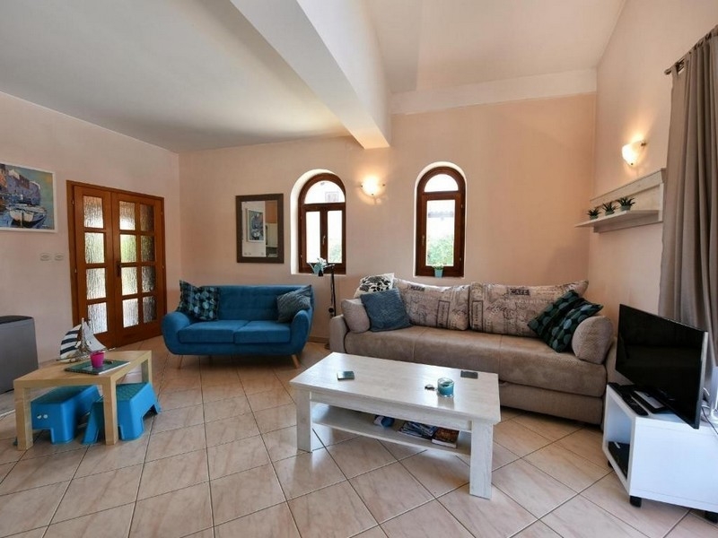 Nappali sok ülőhellyel.