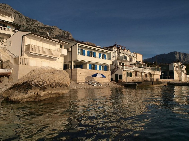 Vásároljon házat az 1. sorban a tengerhez Horvátországban - Panorama Scouting.