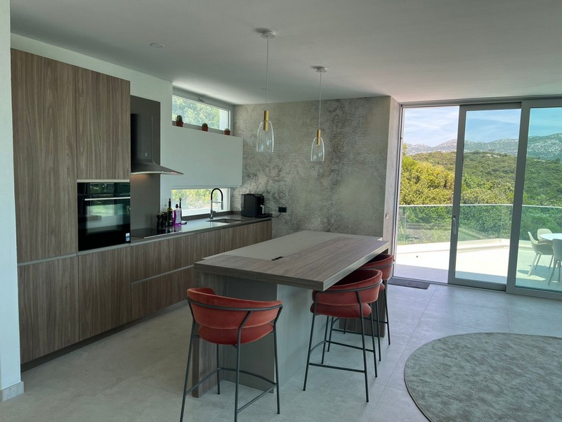 Konyha és étkező.