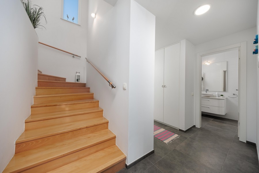 Belső lépcső az emeletre.