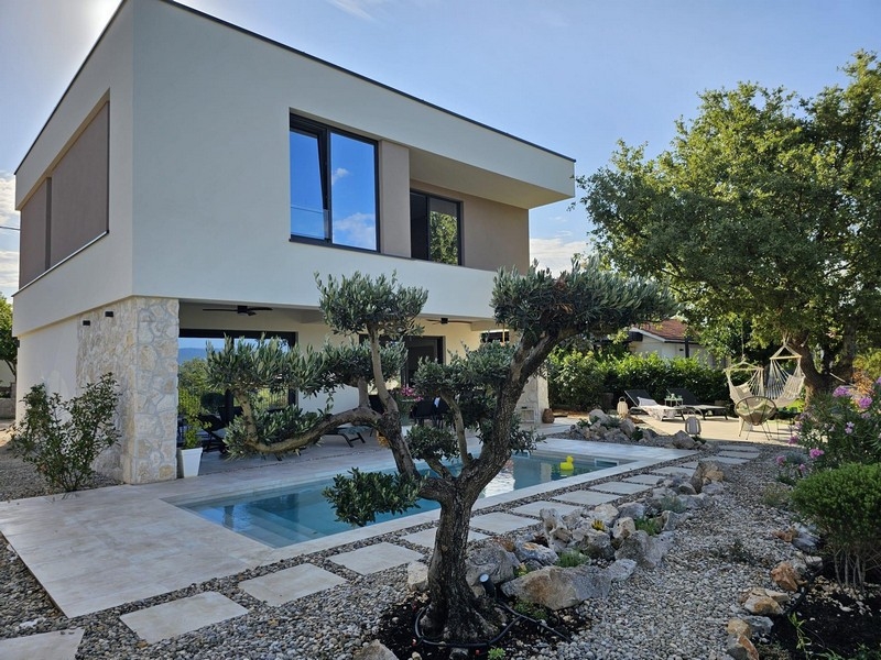 Modern ház medencével és kerttel Horvátországban