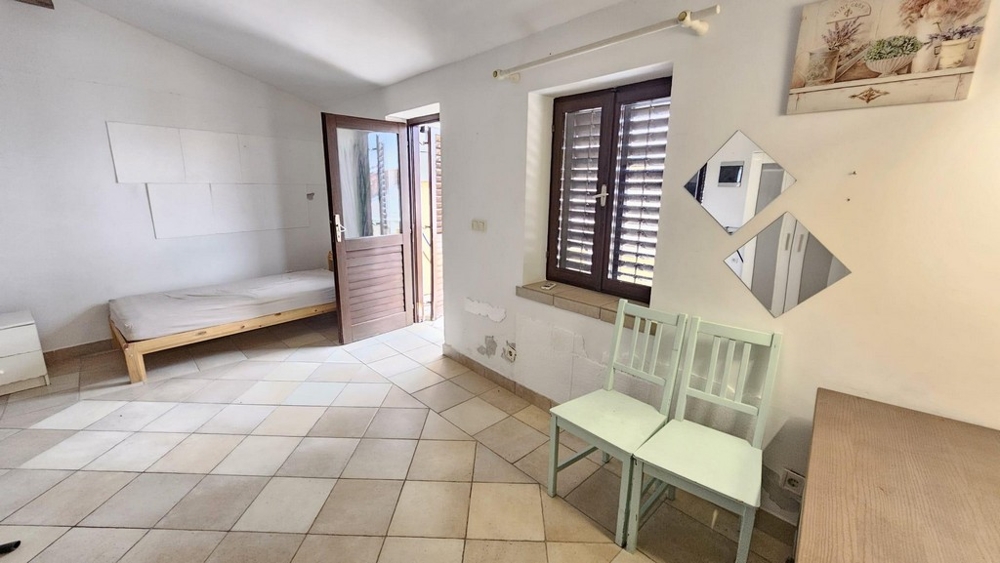 Világos szoba terasszal