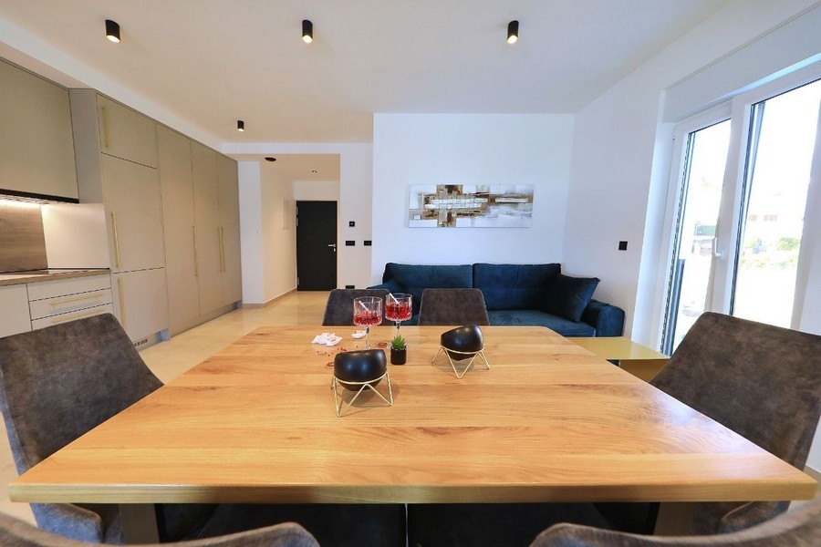 Nappali modern konyhával