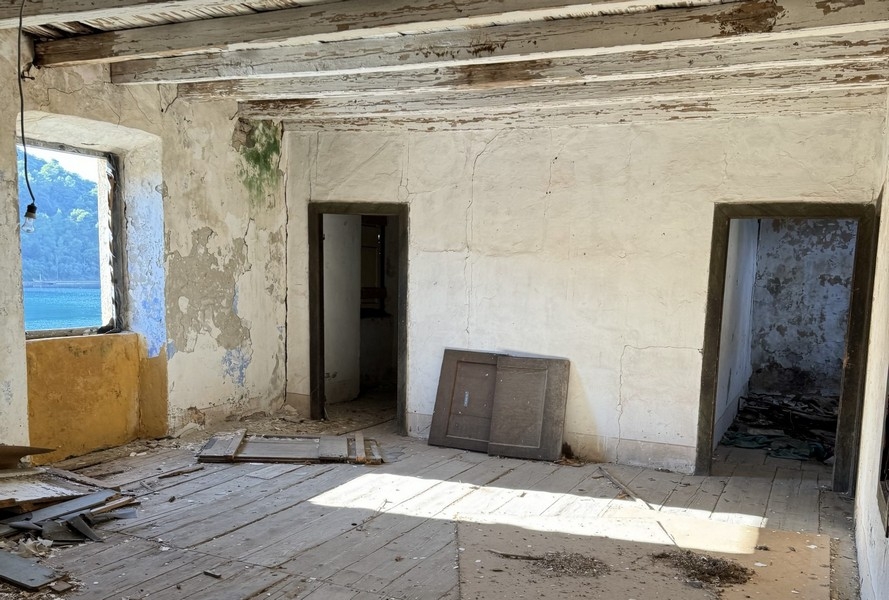 Felső emelet, kilátással az öbölre és a történelmi épületekre