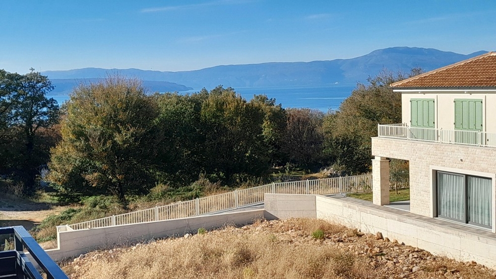 Tengerre néző kilátás a H3772 ház teraszáról Malinskában, Krk szigetén