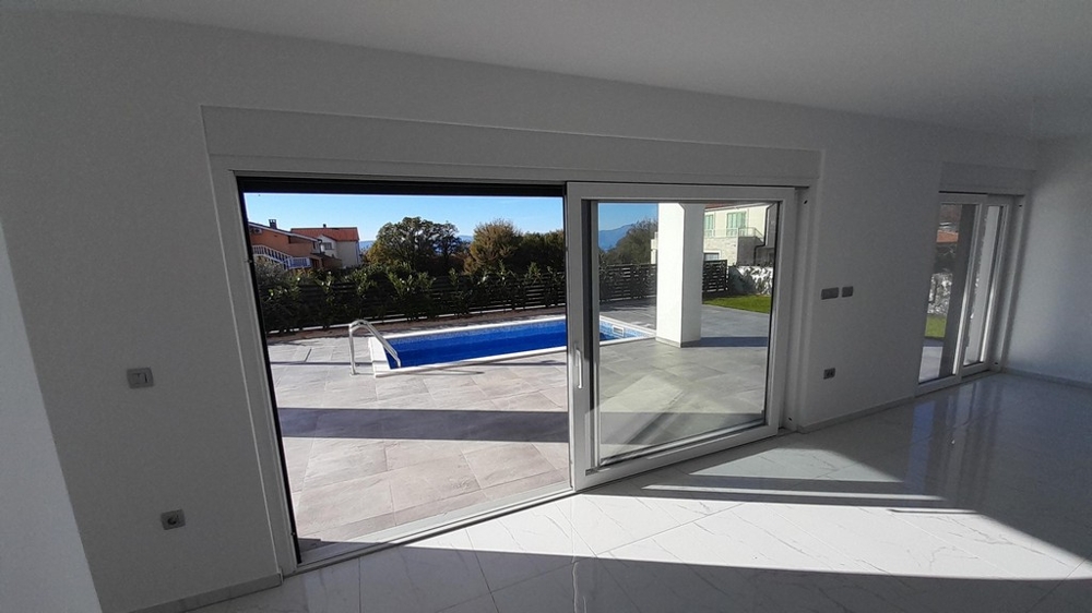 Nappali nagy üveg előlappal