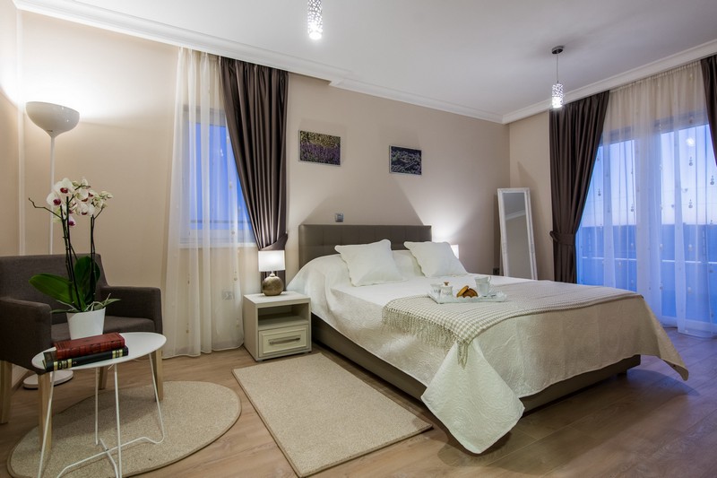 Szabadidős szoba biliárdasztallal a ház földszintjén - vásároljon családi házat Horvátországban.