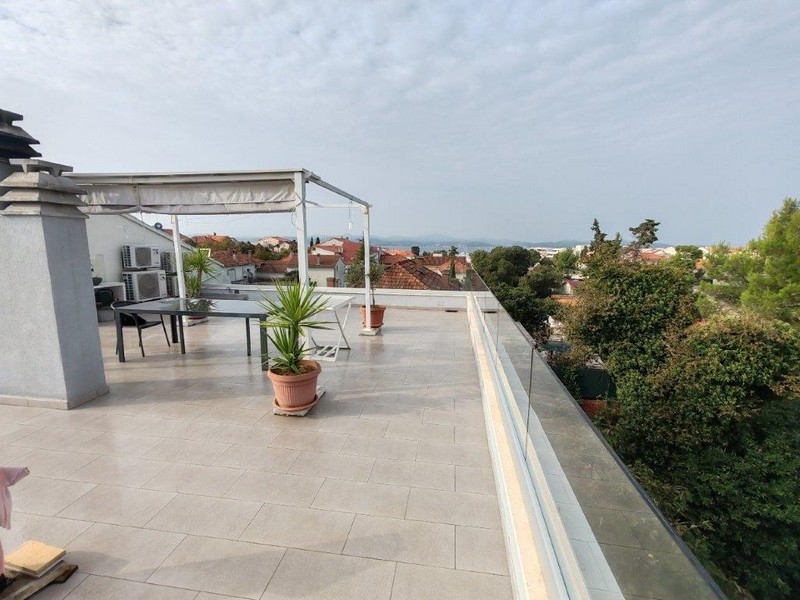 Tengerre néző kilátás a horvátországi Zadar H3775 ingatlan tetőteraszáról.