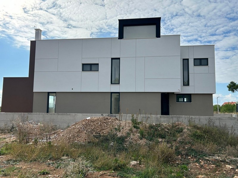 A Villa H3778 hátulja Privlakában, Horvátországban.