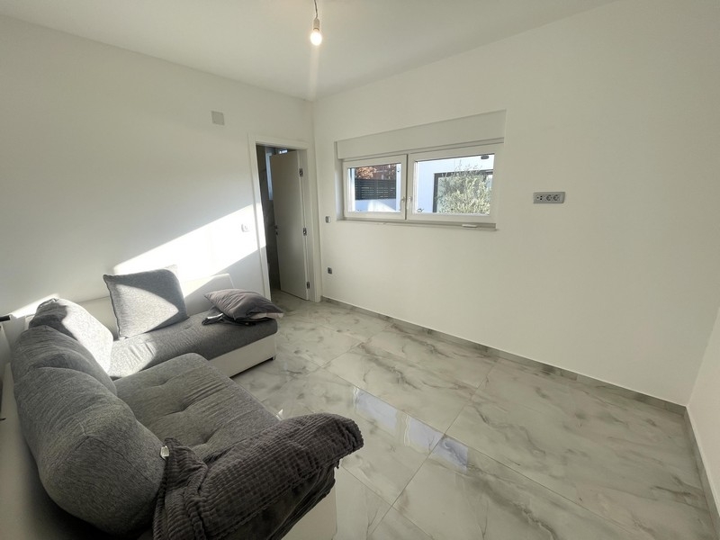 Egy másik hálószoba modern padlóval