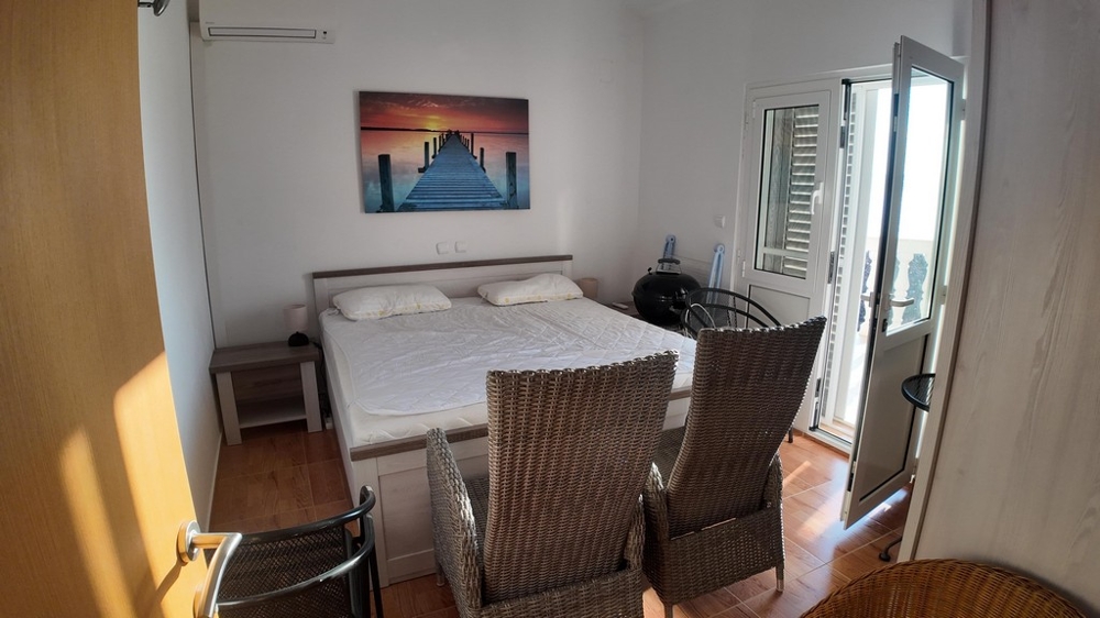 Erkélyes hálószoba az emeleten.