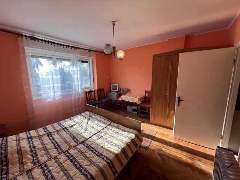 Hálószoba erkéllyel és kilátással