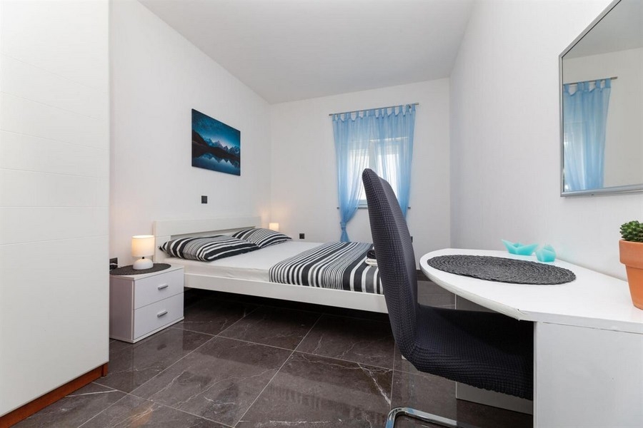 Hálószoba íróasztallal