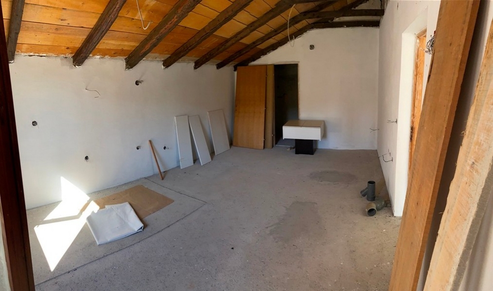 Kagylóbelső látható tetőszerkezettel