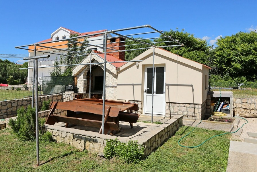 Nyári konyha a H3790 ingatlan melléképületében.