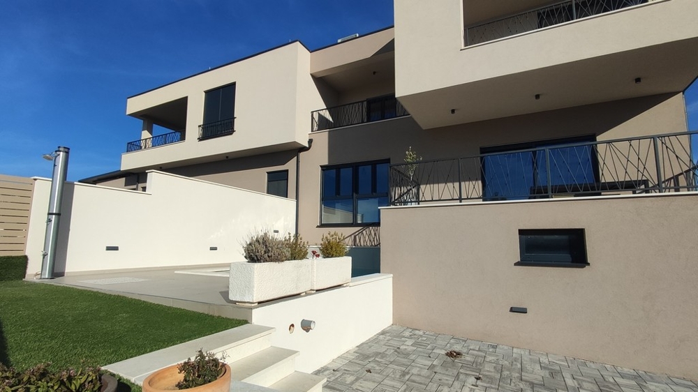 Az ingatlanhoz kert tartozik.