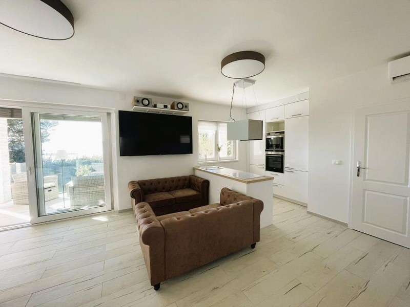 Tengerre néző étkező