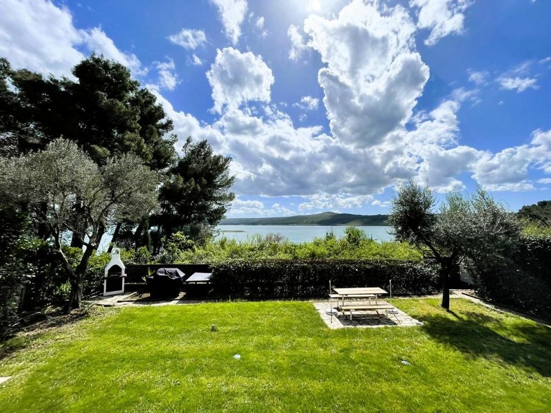 Tengerre néző kert és grillezési lehetőség