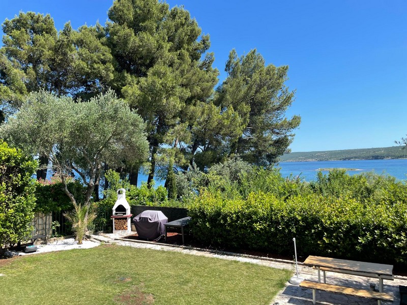 Gondozott kert terasszal