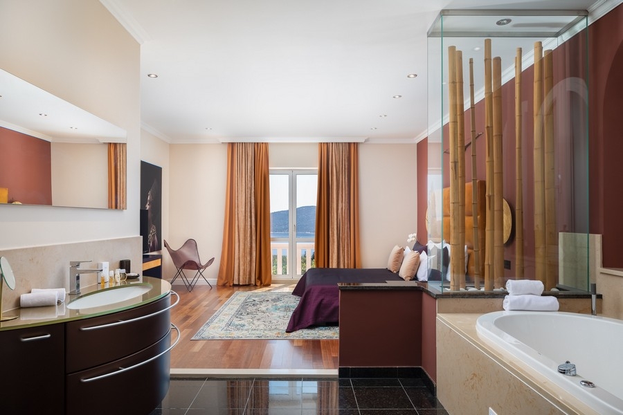 Hálószoba saját fürdőszobával és tengerre néző kilátással