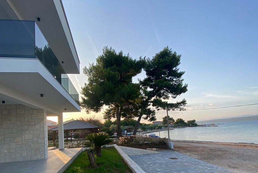 Luxus tengerparti villa Pasmanban, Dalmáciában.
