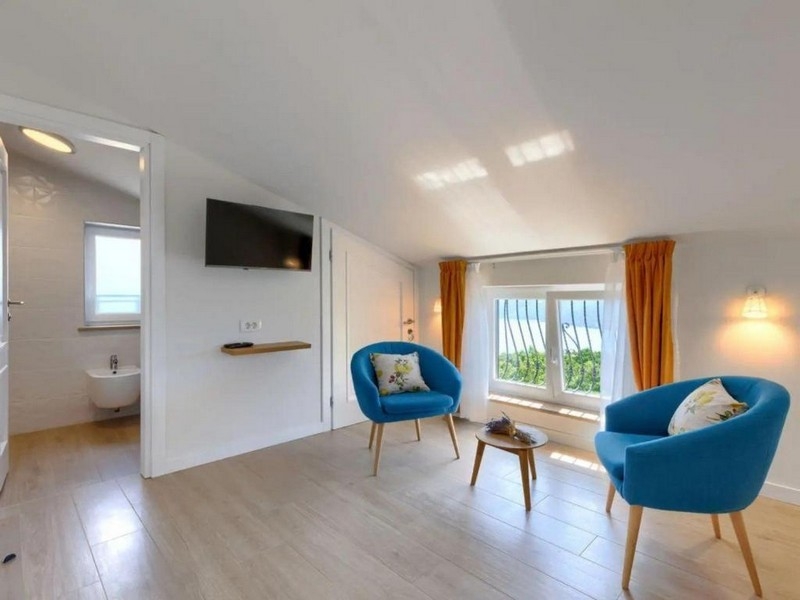 Tetőtéri hálószoba ülősarokkal