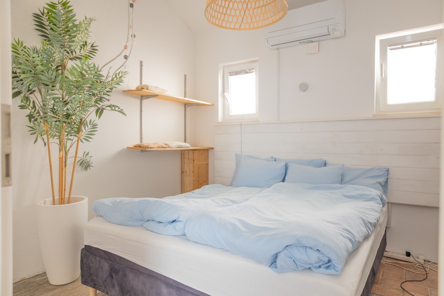 Hálószoba franciaággyal és légkondicionálóval