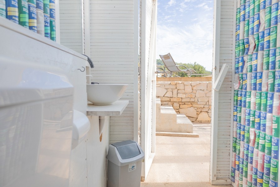 Fürdőszoba kijárattal a szabadtéri teraszra