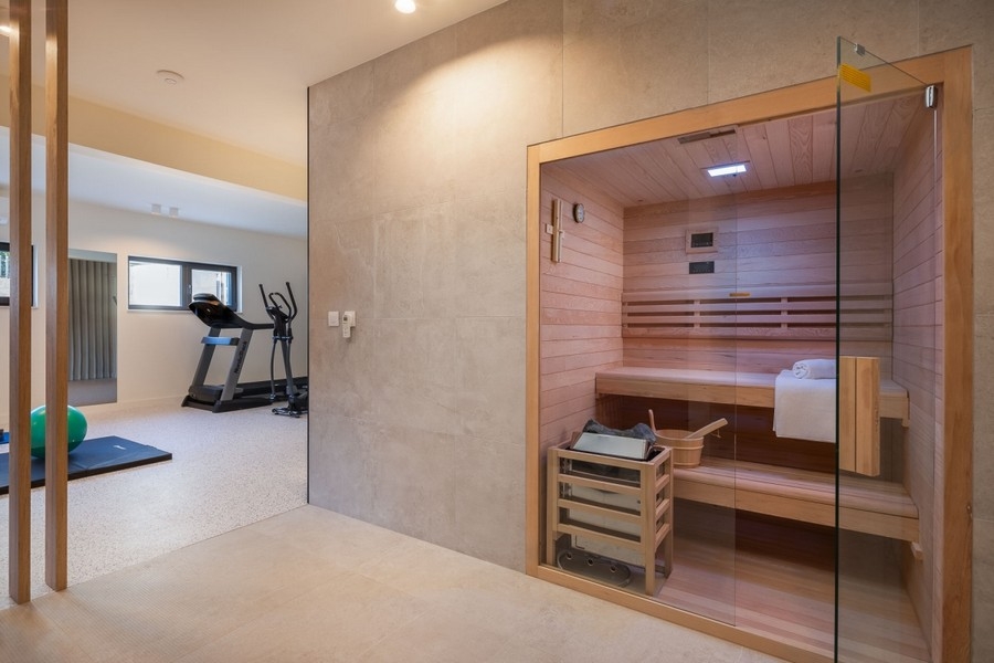 Saját szauna rész üveg előlappal