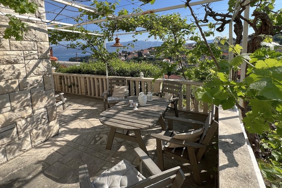 Tengerre néző kilátás a horvátországi Brac H3819 ingatlan teraszáról.