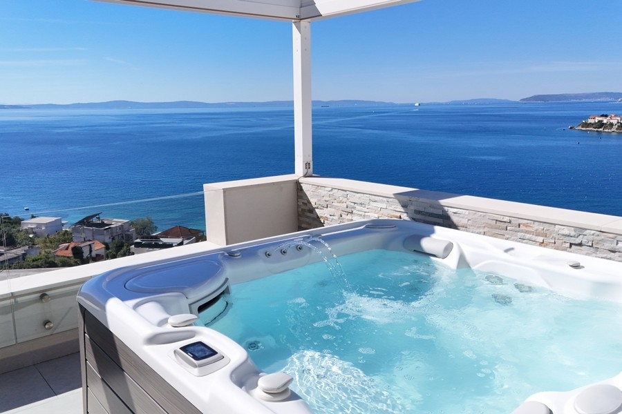 Jakuzzi panorámás kilátással a tengerre Podstranában, Split régióban - Villa H3820
