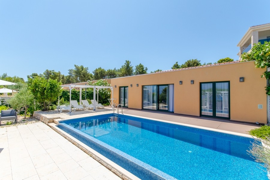 Vásároljon bungalót úszómedencével a tenger közelében Horvátország - Panorama Scouting H3836.