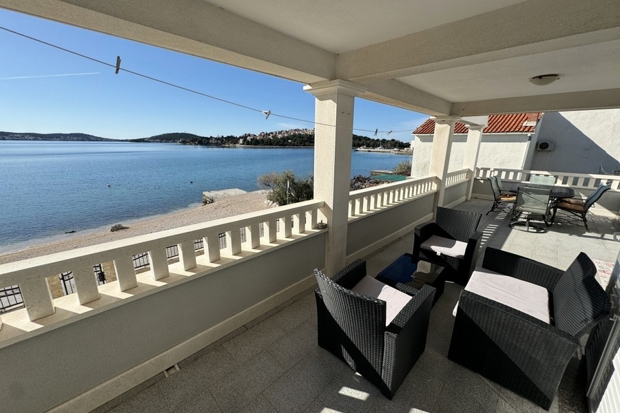 Tengerre néző terasz az első sorban a tengerre Rogoznicában