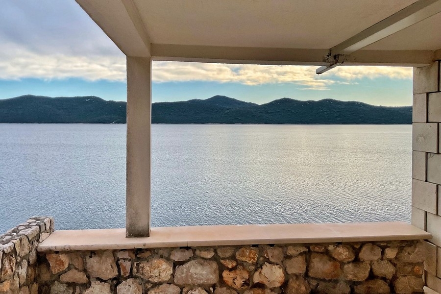 Tengerre néző terasz az első sorban a tenger partjára