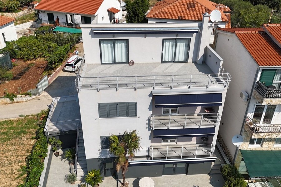 Vásároljon apartmanházat a tenger mellett Horvátországban.